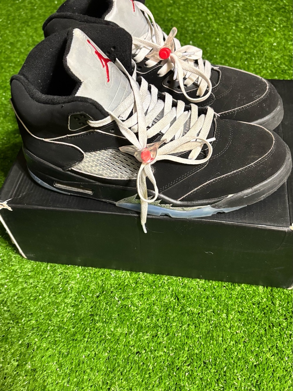 Jordan Men's Black/White/Red Retro Sneakers